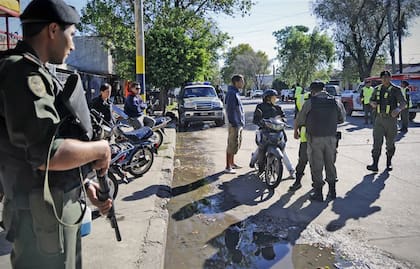 El barrio La Tablada, una de las zonas más peligrosas de Rosario, está copada por personal de la Gendarmería