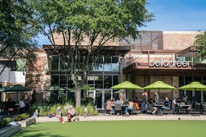 El barrio Memorial cuenta con importantes desarrollos comerciales como CityCentre, Memorial City Mall y Town & Country Village
