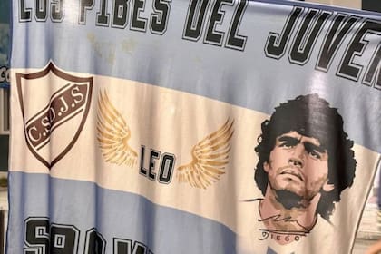 El Barwargento está decorado por banderas de Argentina donde no falta el rostro de Messi o Maradona