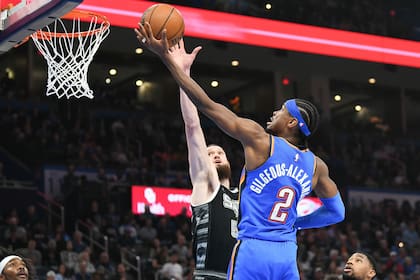 El base canadiense de Oklahoma City Thunder Shai Gilgeous-Alexander resultó segundo en la elección del premio MVP, cuyo "podio" fue copado por foráneos en la temporada 2023/2024.