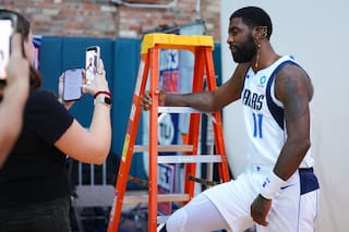 Bienvenido de vuelta, Irving anota 17 puntos con los Mavs juego desde marzo del 2025