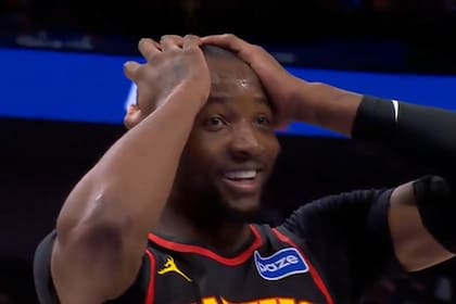 El basquetbolista Jonathan Kuminga, de Atlanta Hawks, protagonizó el miércoles una jugada inusual para los registros de la NBA