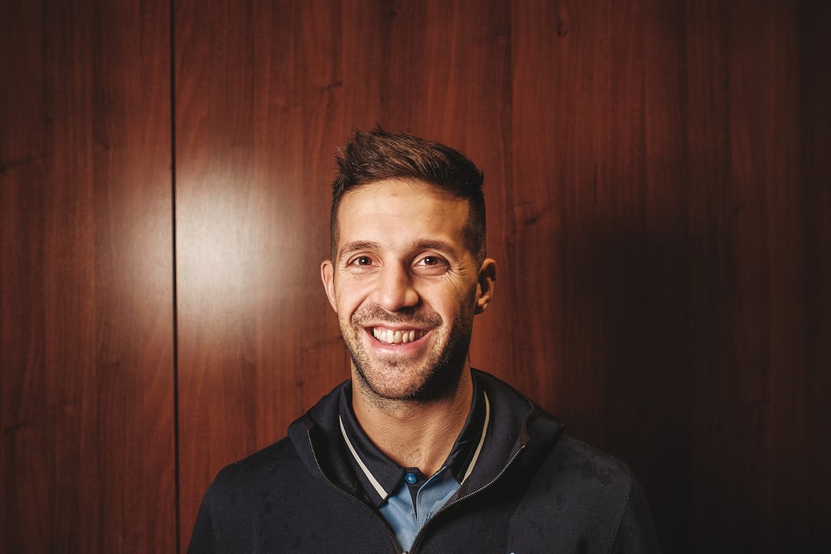 El basquetbolista que triunfa en Europa y en el seleccionado argentino se destaca, además, en otra de sus pasiones: la comunicación. Al frente de un podcast y un canal de YouTube, comparte charlas con figuras del deporte, con gran éxito de seguidores. “Hoy siento que tengo una buena cabeza”, dice de