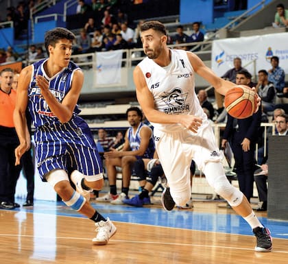El basquetbolista Sebastián Vega publicó una carta en Facebook en la que contaba abiertamente que es gay. Rápido, toda la comunidad del deporte, como Manu Ginóbili y Facundo Campazzo, entre otros, salió a apoyarlo