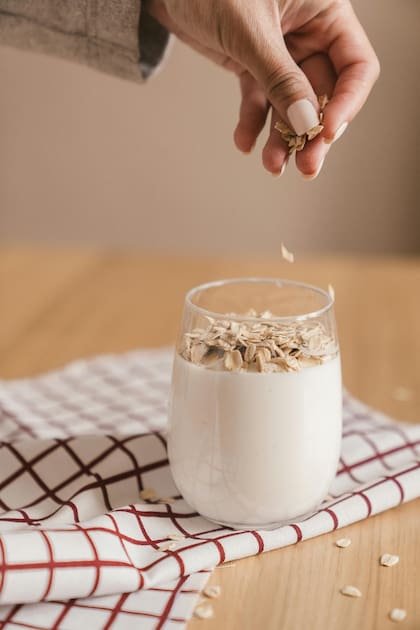 El batido de banano y avena ayuda a reducir los calambres musculares. (Foto ilustrativa Pexels)