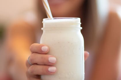 El batido de banano y avena ayuda a reducir los calambres musculares (Foto ilustrativa: unsplash)