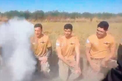 El "bautismo" de los paracidistas