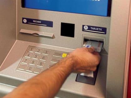 Los cajeros automáticos y las sucursales bancarias permanecen abiertos en horario regular este 30 de diciembre