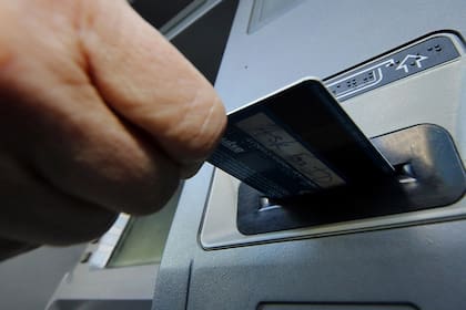 El BCRA busca alentar la instalación de cajeros automáticos fuera de los bancos