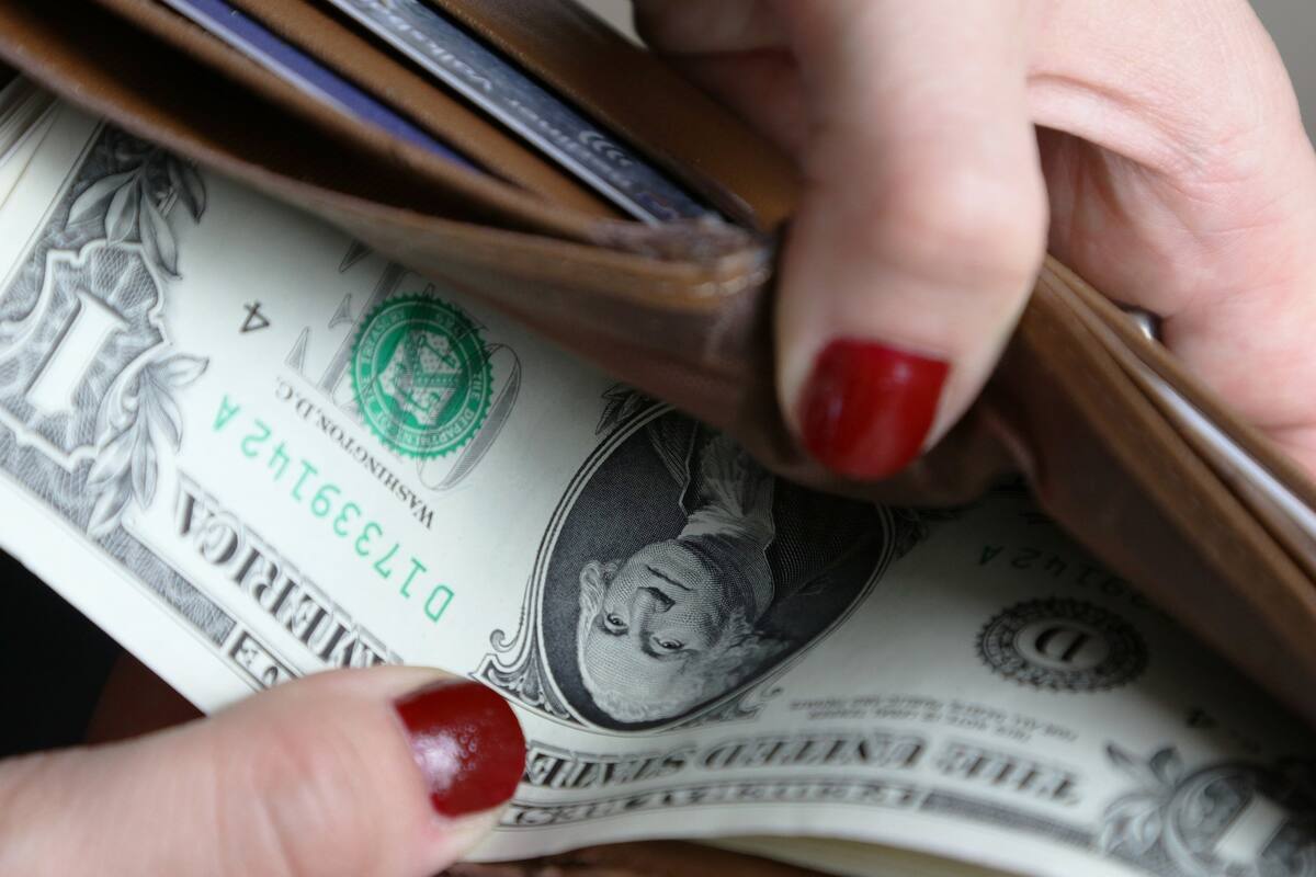 El BCRA confirma que no intervendrá comprando divisas hasta que el dólar llegue al piso de la banda