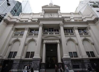 Los analistas y operadores piden que el BCRA asuma el rol de "hacedor de mercado".