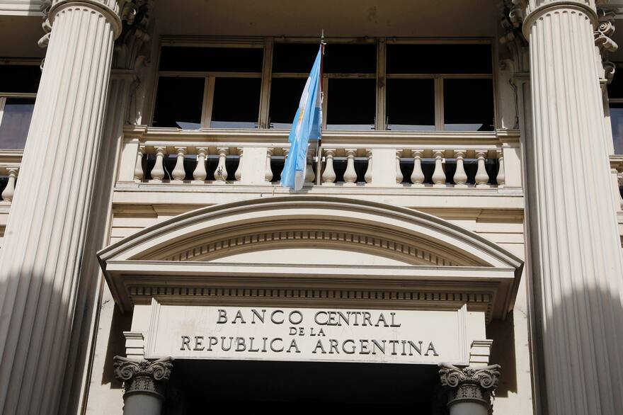 El Banco Central mantiene su racha compradora, pero las reservas siguen bajo presión