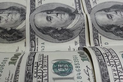 El BCRA se alzó con el 36% de los dólares operados y evitó que el dólar mayorista cierre debajo de los $1400