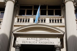 Las reservas brutas se acercan a US$46.000 millones, pero las netas vuelven a ser negativas