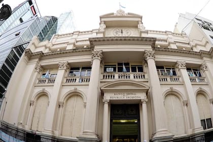 El BCRA volvió a recortar las tasas de interés de referencia para el mercado