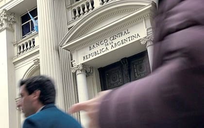 El BCRA volvió a subir los encajes bancarios