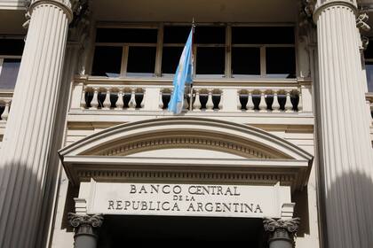 El BCRA volvió a vender reservas y ya su cuenta de intervenciones le da saldo negativo en el mes