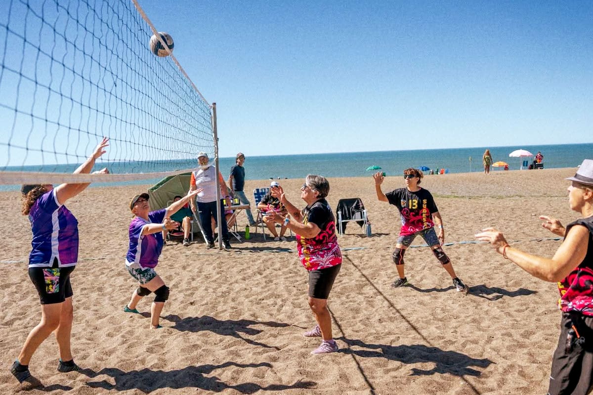 El beach newcom es furor en veranos de zonas costeras como Playa Unión o Las Grutas
