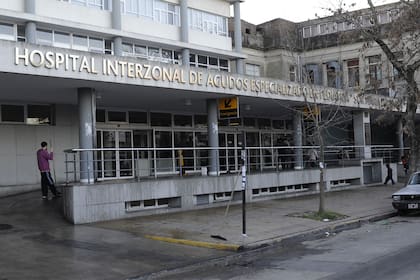 El bebé de dos meses ingresó en la tarde del sábado al Hospital de Niños con fracturas y lesiones en su cuerpo
