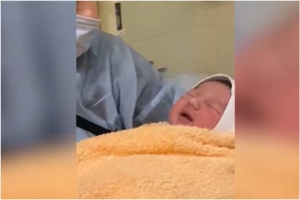 El bebé de Irina, en los brazos de Sol Macaluso
