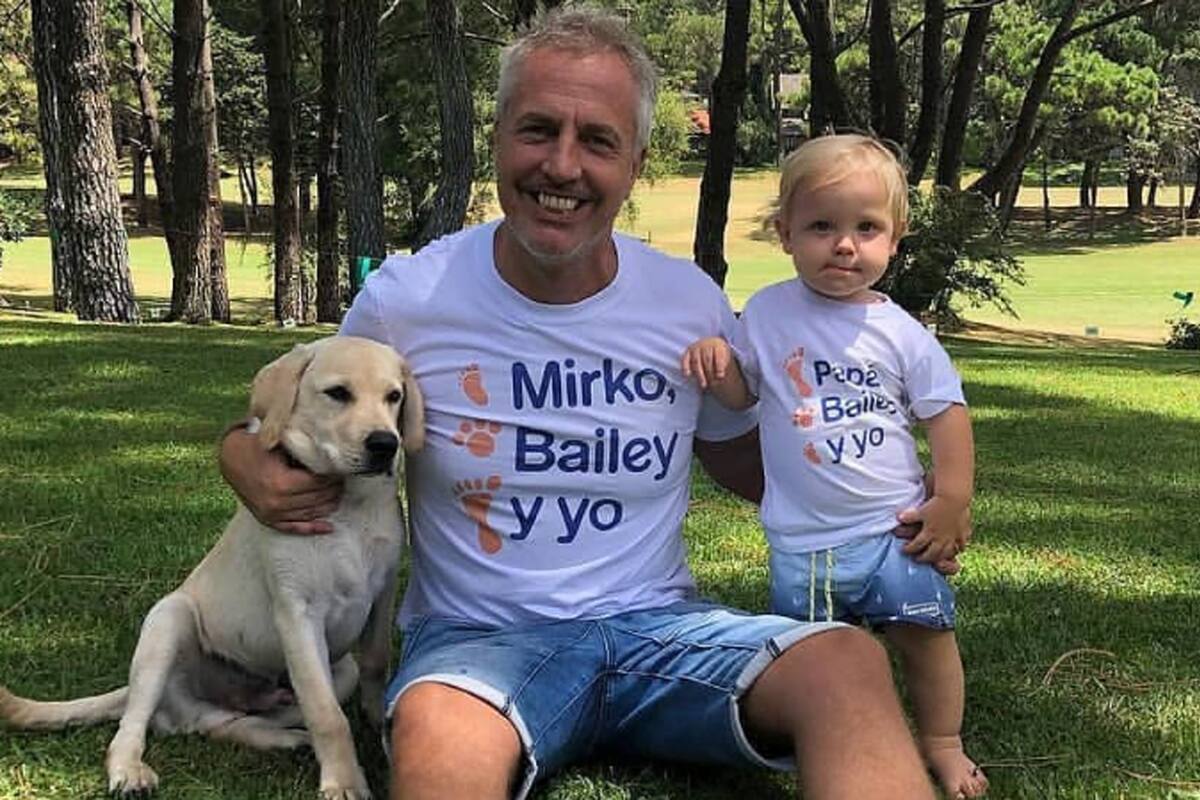 El bebé más famoso volvió a su hogar y fue recibido por su mascota