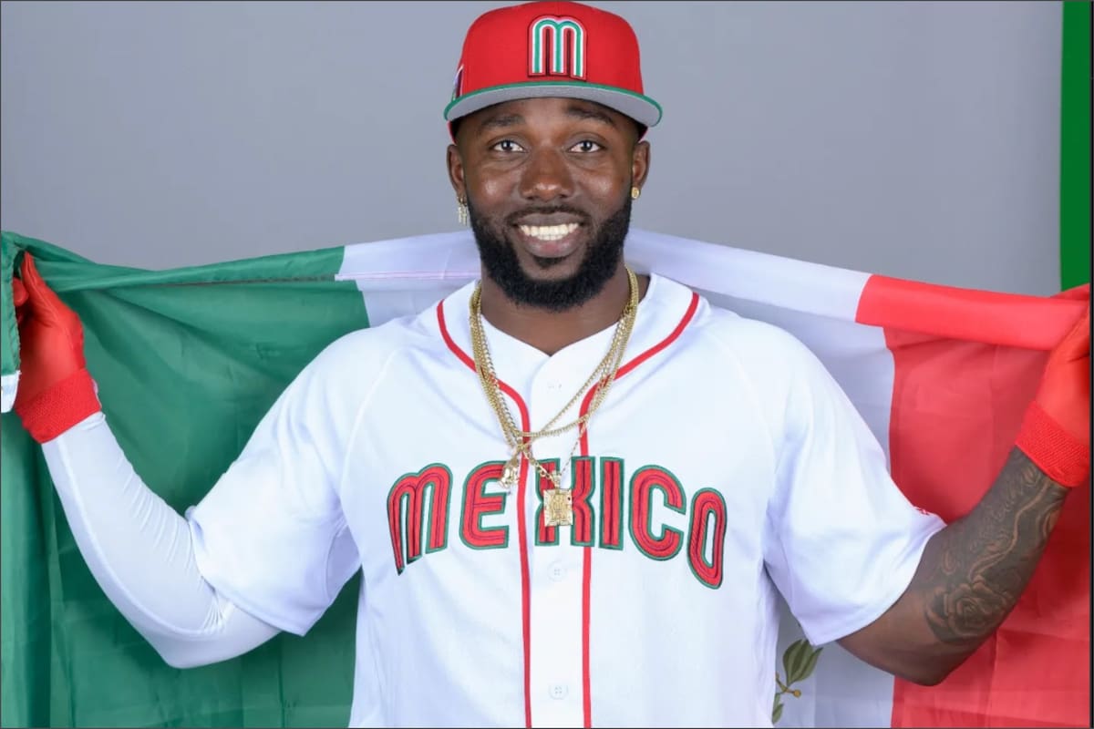 El beisbolista que llegó a las Grandes Ligas entregó un regalo especial para dos de los entrenadores que lo formaron en México
