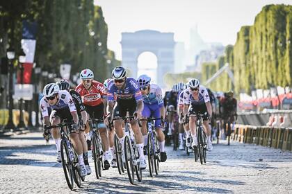 El belga Jasper Philipsen ganó la etapa 21 del Tour 2022 (París La Défense Arena / Paris Champs-Elysées)