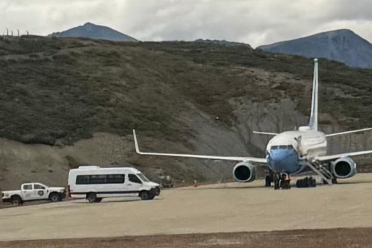 El Beoing C-40 Clipper de la Fuerza Aérea de los Estados Unidos que aterrizó en Tierra del Fuego con congresales estadounidenses