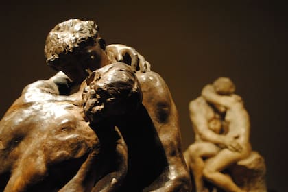 Reencuentro con una de esas obras que se extraña como a los viejos amigos: "El Beso" de Rodin