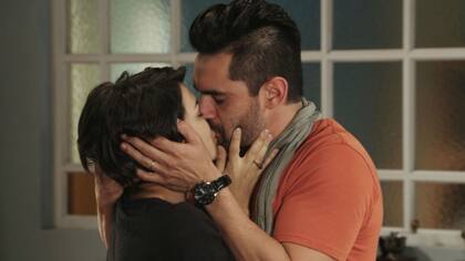 El beso de Agustina Cherry y Heredia, una escena que dio buen rating