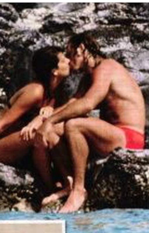 El beso de Carolina y el gran Willy se reprodujo en todo el mundo. Así lo mostró la revista italiana GENTE