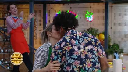El beso de Soledad y Gregory