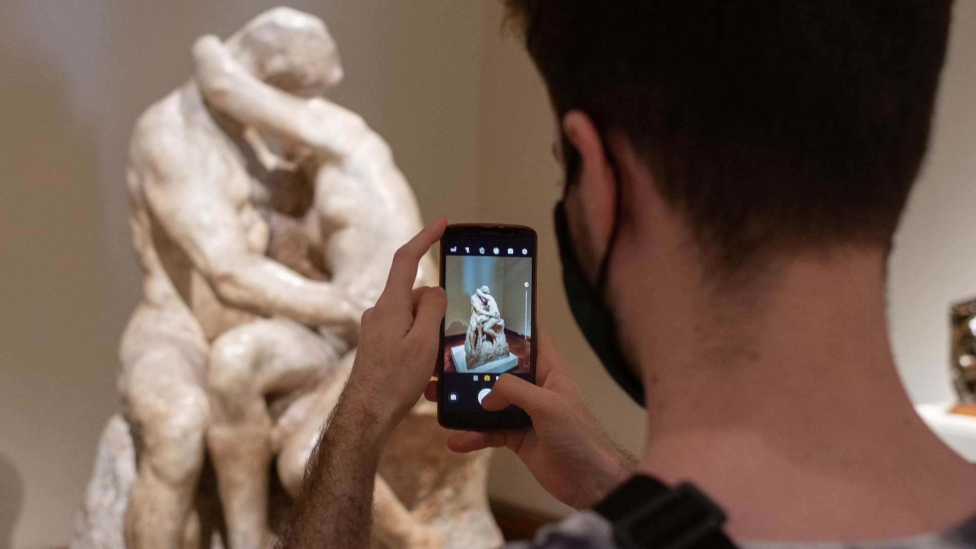 El beso, obra realizada especialmente por Rodin como obsequio para el museo