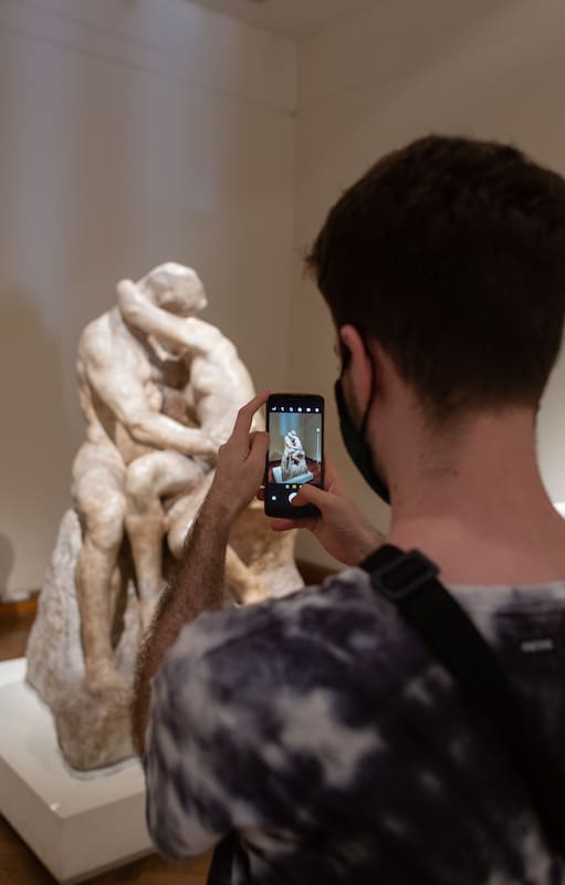 El beso, obra realizada especialmente por Rodin como obsequio para el museo