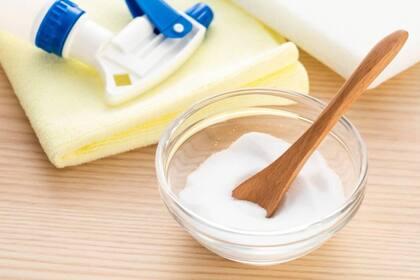 El bicarbonato te puede ayudar a eliminar los olores también (Foto: iStock)