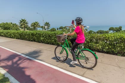 El bicitour ofrece una de las mejores formas de conocer los barrios de Barrancos y Miraflores.