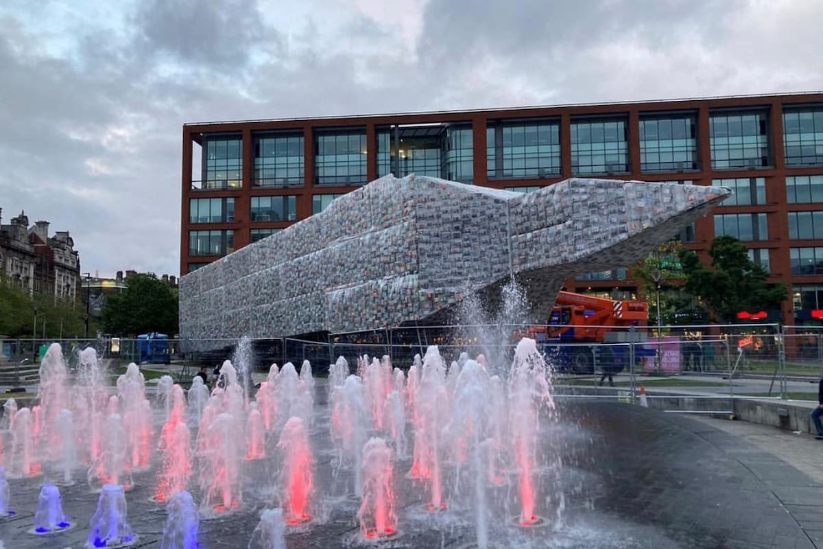 El Big Ben de Marta Minujín, ya casi listo para recibir visitas en los Piccadilly Gardens