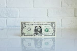 El billete de un dólar que puede valer miles debido a un error de impresión