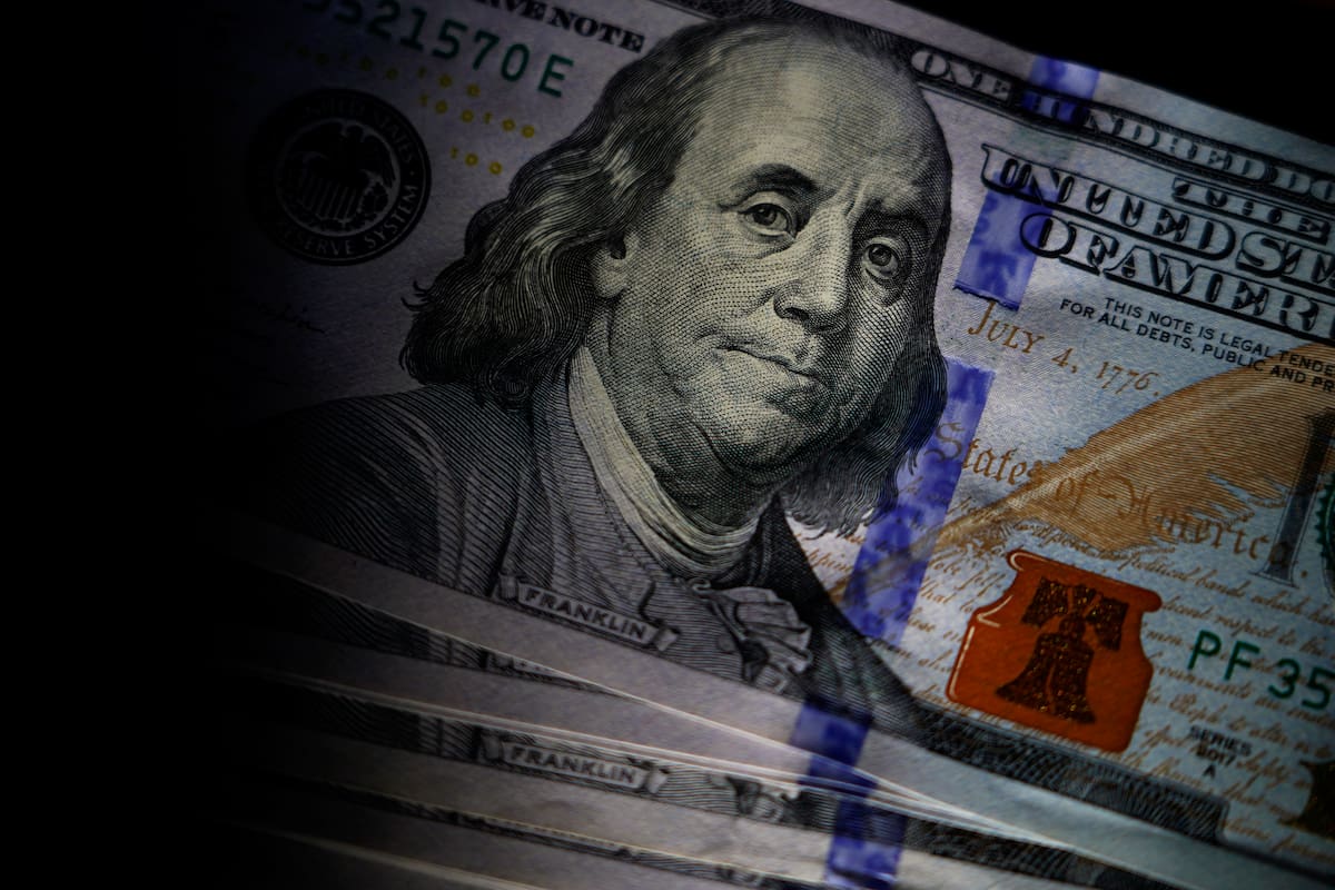 El billete sigue más pedido y eso obliga al BCRA a comprar menos reservas