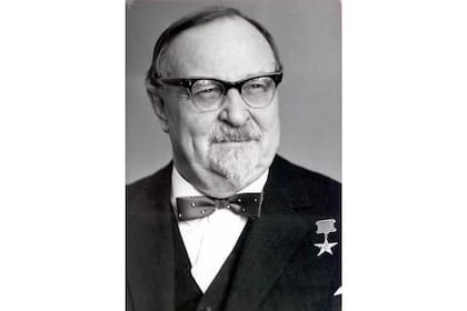 El bioquímico soviético Aleksandr Ivánovich Oparin