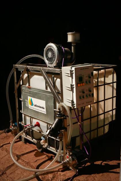 El biorreactor AERO-3000 que instalaron en Lobería, para producir té de compost, una enmienda biológica líquida