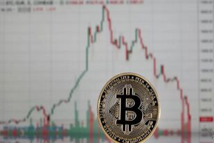 El bitcoin ha perdido más de dos tercios de su valor desde su máximo histórico