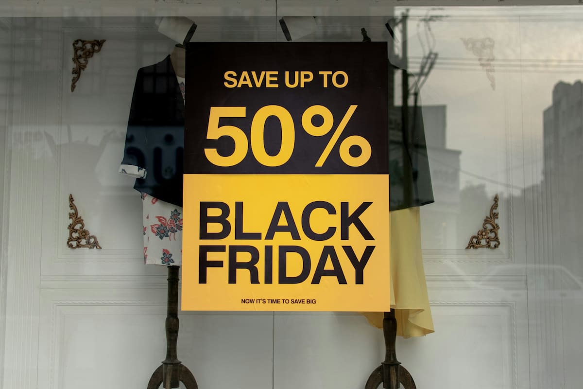 El Black Friday es uno de los días más esperados por los consumidores en Estados Unidos por las ofertas y descuentos (Unsplash/Ashkan Forouzani)