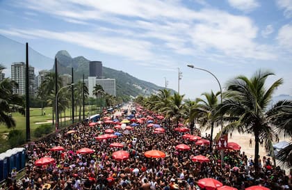 El bloco Chame Gente por las calles de Río de Janeiro.