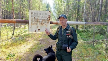 El bloguero Andrei Fadeev en las cercanías del Lago Nuclear en 2024