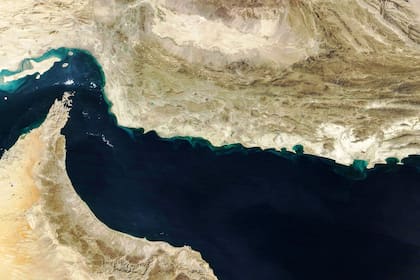 El bloque en el estrecho de Ormuz disparó el precio del petróleo