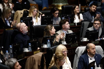 El bloque oficialista Vamos por Más durante la discusión de la ley "anti trapitos" en la Legislatura porteña