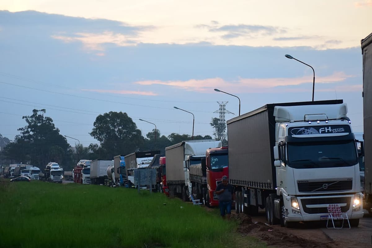 El bloqueo de camioneros en Paso de los Libres en reclamo de controles sanitarios