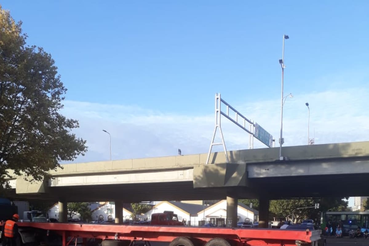 El bloqueo lleva más de15 días y paralizó las exportaciones de carne bovina, pollos y frutas