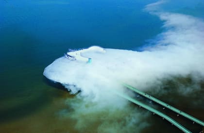 El Blur, en Suiza, era un pabellón sobre un lago construido con andamios y 31.400 boquillas de alta presión. El agua que salía de las boquillas creaba una nube del tamaño de un campo de fútbol sobre el lago